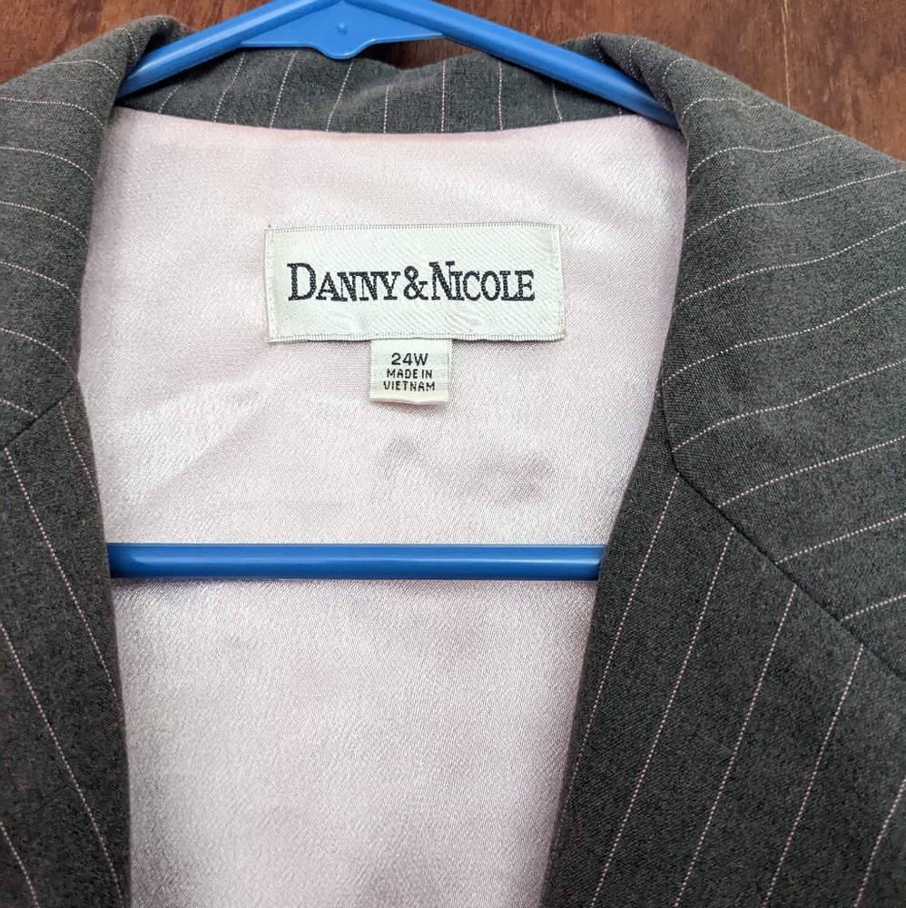 Danny & Nicole women's suit